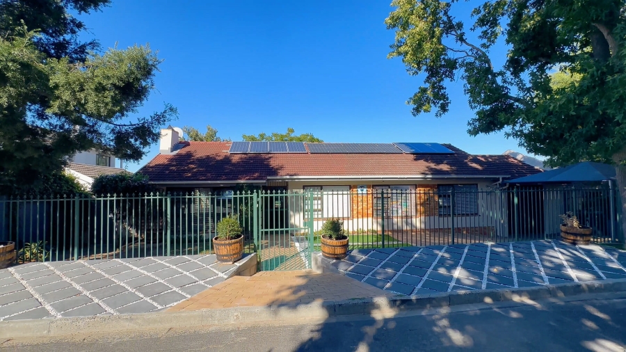 5 Bedroom Property for Sale in La Rochelle Western Cape